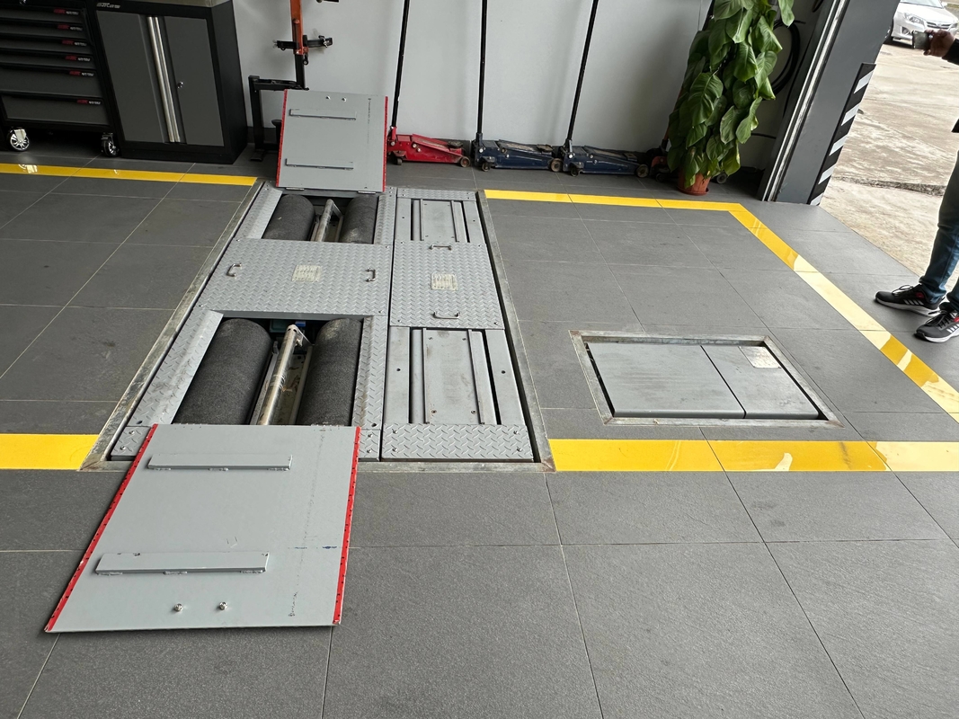 Ligne d'essai de véhicule à rouleaux combinés 4 en 1 Ligne d'essai de véhicule avec conception innovante du couvercle du banc de freinage