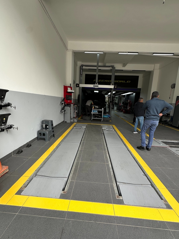 Ligne d'essai de véhicule à rouleaux combinés 4 en 1 Ligne d'essai de véhicule avec conception innovante du couvercle du banc de freinage