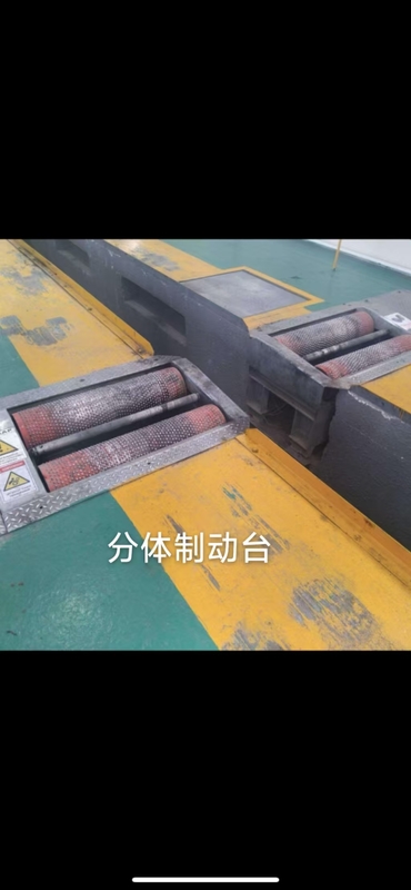 Équipement d'inspection du véhicule Testeur de frein à rouleaux 4T Testeur de force opposée au frein à rouleaux avec épreuve de frein à charge d'essieu