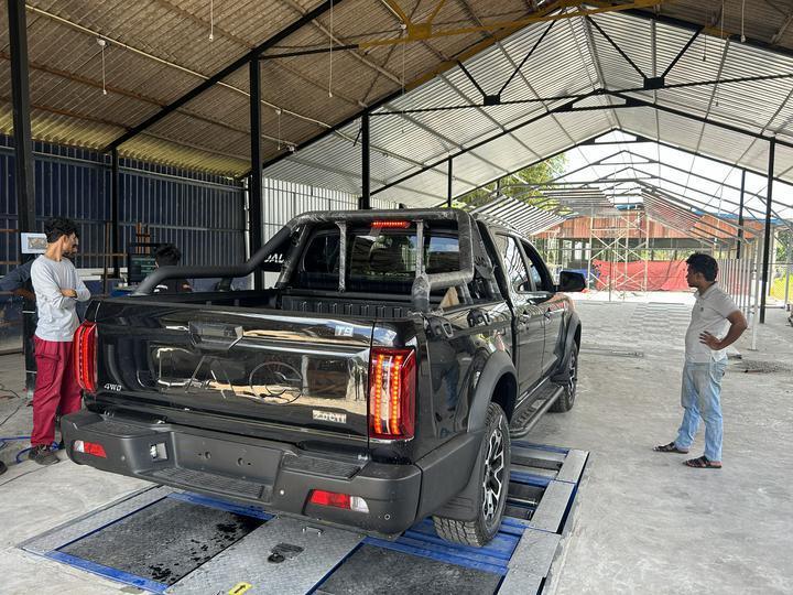 Testeur de freinage à rouleaux 5 en 1 avec charge maximale sur l'essieu de 4000 kg, glissement latéral à double plaque et ordinateur de contrôle industriel pour la ligne d'essai du véhicule