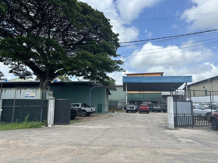 Testeur de freinage à rouleaux 5 en 1 avec charge maximale sur l'essieu de 4000 kg, glissement latéral à double plaque et ordinateur de contrôle industriel pour la ligne d'essai du véhicule