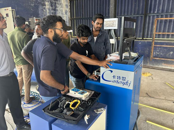 Testeur de freins à rouleaux 5 en 1 avec charge maximale d'essieu de 4000 kg, rouleau de ponçage breveté et ordinateur de contrôle industriel